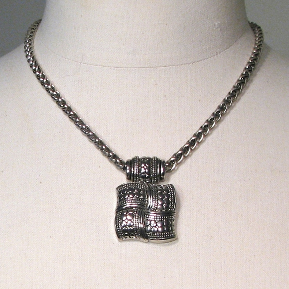 Unknown Jewelry - Silver Statement Necklace